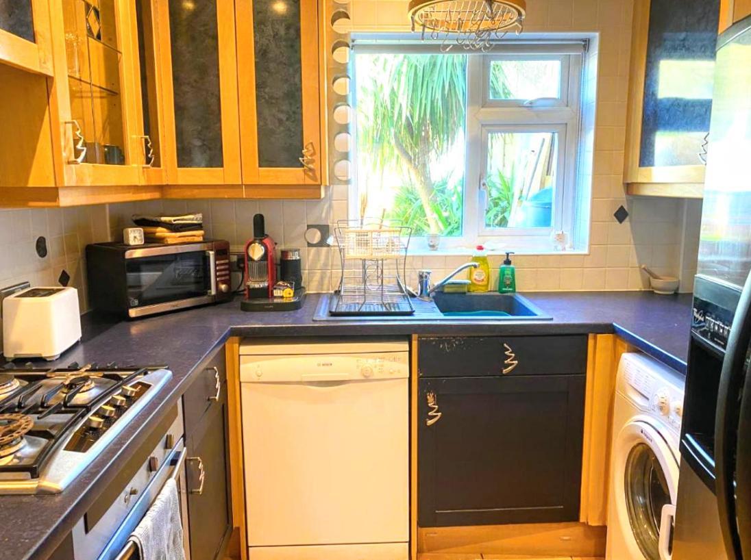 Stunning 4Br House With Free Parking - By Innit Brighton Exterior photo